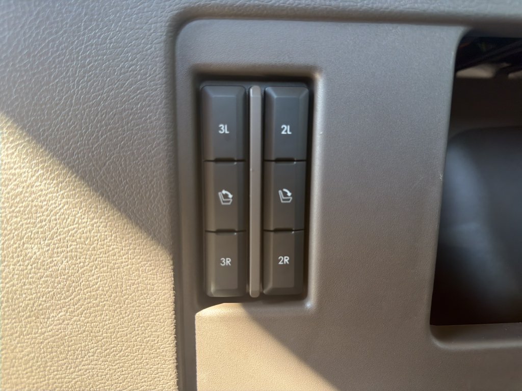 Used 2024 Lincoln Navigator Premiere AWD/4WD image 32