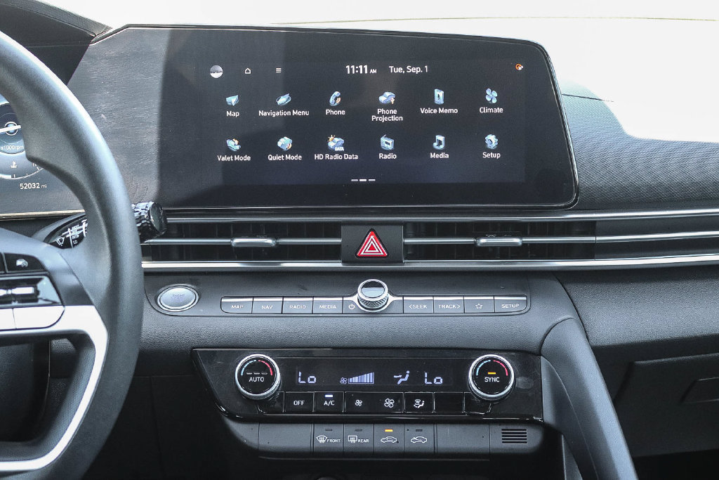 Used 2024 Hyundai Elantra SEL FWD image 13