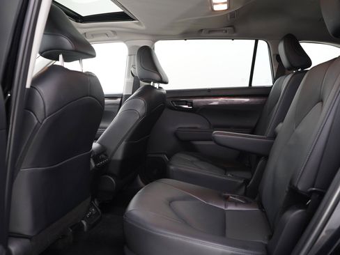 Used 2024 Toyota Highlander Limited AWD/4WD image 21