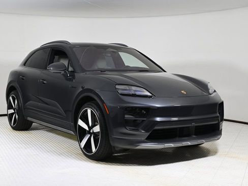 Used 2025 Porsche Macan 4S Electric image 9