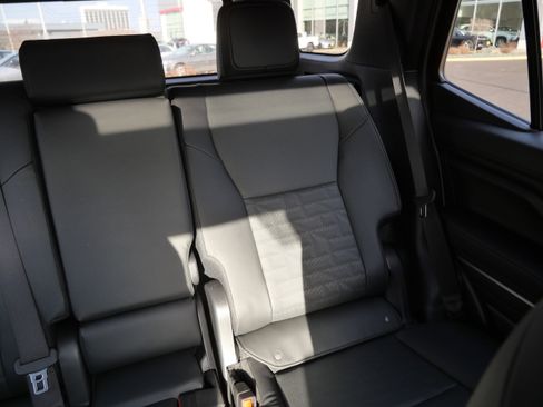 Certified 2025 Toyota 4Runner TRD Off-Road Premium image 15