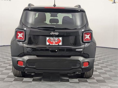 Used 2018 Jeep Renegade Latitude w/ UConnect 8.4 Nav Group image 6