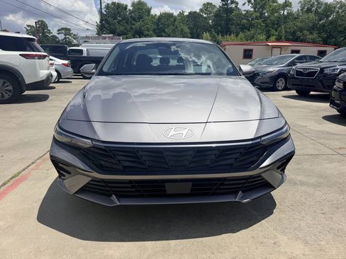 Used 2025 Hyundai Elantra SEL FWD image 3