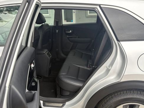 Used 2018 Kia Niro EX Premium image 11