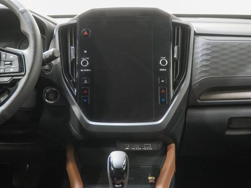 Used 2025 Subaru Forester Touring image 31