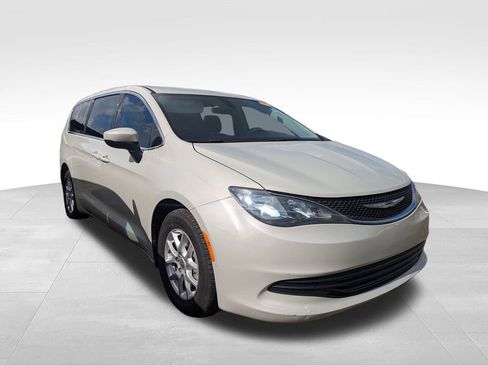 Used 2017 Chrysler Pacifica Touring image 6