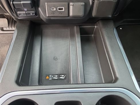 Used 2022 GMC Sierra 1500 AT4 w/ AT4 Preferred Package image 17