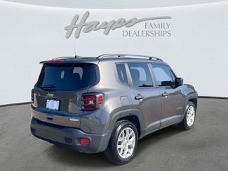 Used 2018 Jeep Renegade Latitude FWD video 3