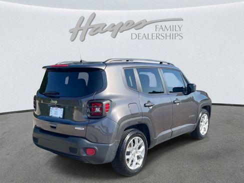Used 2018 Jeep Renegade Latitude FWD image 3