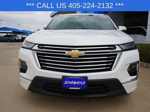 Used 2023 Chevrolet Traverse Premier FWD image 3