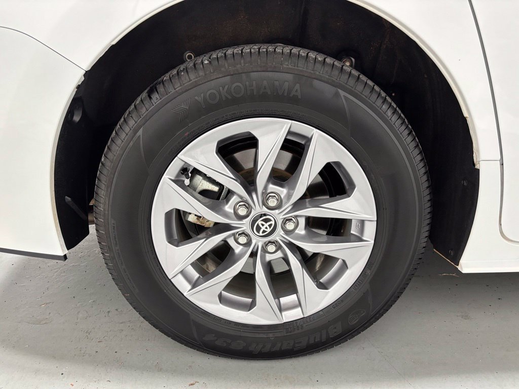 Used 2026 Toyota Sienna LE FWD image 72