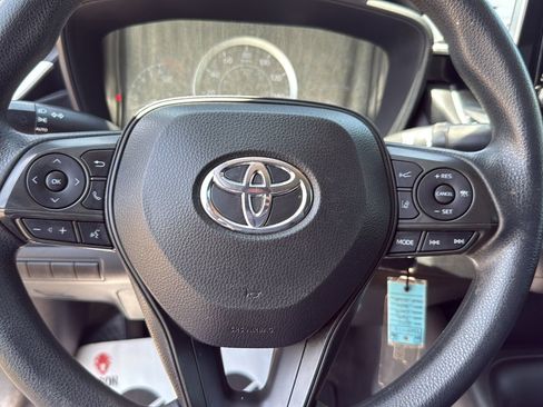 Used 2020 Toyota Corolla LE FWD image 15