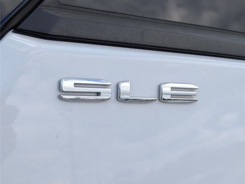 Used 2024 GMC Terrain SLE FWD image 9