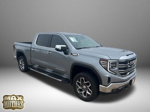 Used 2024 GMC Sierra 1500 SLT AWD/4WD image 3