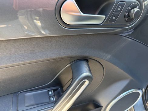 Used 2014 Volkswagen Beetle TDI FWD image 18