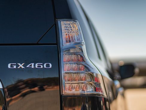 Used 2023 Lexus GX 460 Premium w/ Premium Package image 16