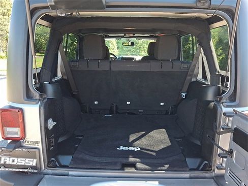 Used 2017 Jeep Wrangler Unlimited Sahara w/ Connectivity Group image 35
