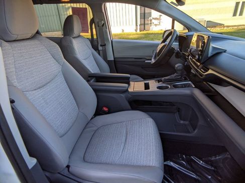 Used 2021 Toyota Sienna LE w/ LE Plus Package FWD image 12