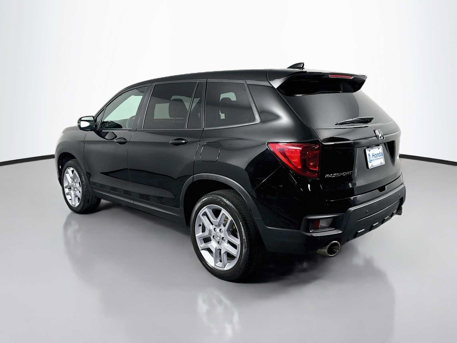 Certified 2025 Honda Passport EX-L image 5