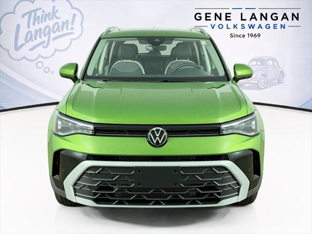 New 2027 Volkswagen Taos SE AWD/4WD image 2