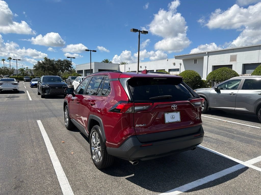 Used 2021 Toyota RAV4 XLE Premium FWD image 5