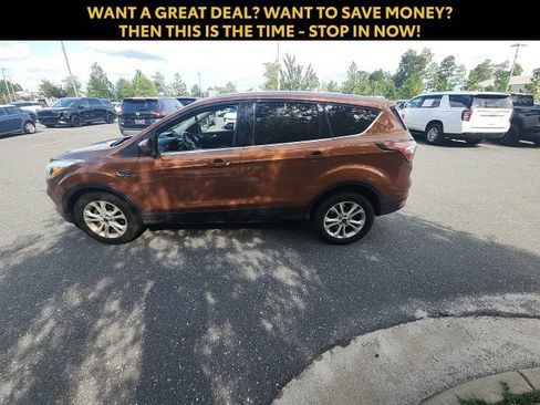 Used 2017 Ford Escape SE w/ SE Cold Weather Package FWD image 7