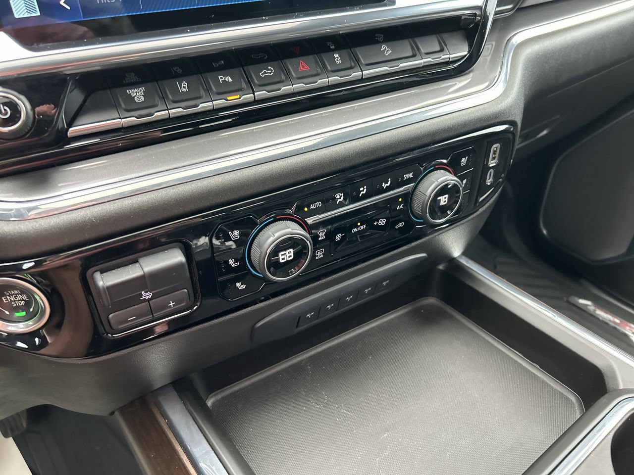 Used 2024 Chevrolet Silverado 2500 High Country w/ Technology Package AWD/4WD image 29