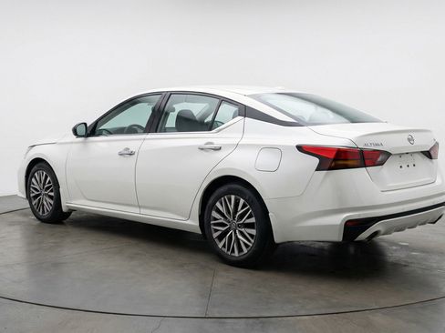 Used 2025 Nissan Altima 2.5 SV FWD image 6