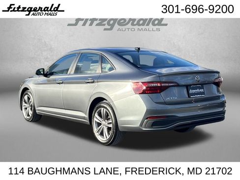 Used 2024 Volkswagen Jetta SE image 8