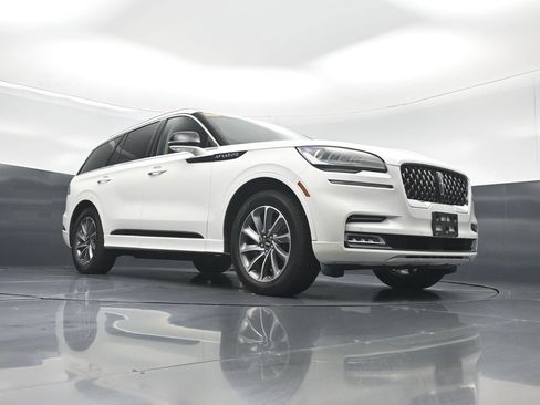 Used 2020 Lincoln Aviator Grand Touring w/ Elements Package Plus AWD/4WD image 45