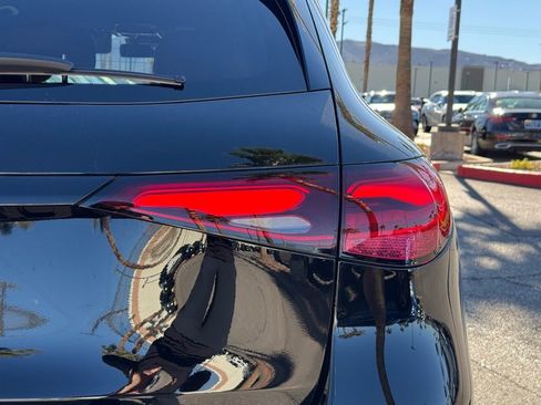 Certified 2025 Mercedes-Benz GLC 300 image 22