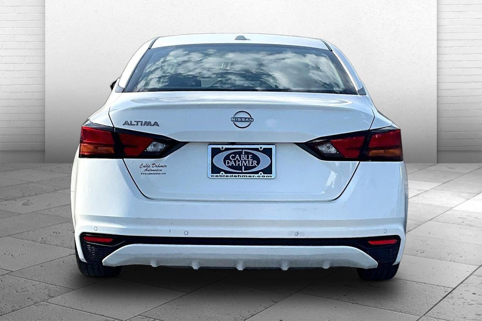Used 2025 Nissan Altima 2.5 SV FWD image 3