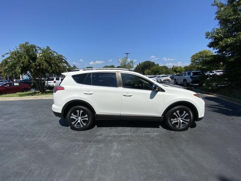 Used 2017 Toyota RAV4 LE FWD image 13