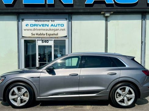 Used 2019 Audi e-tron Prestige w/ Prestige Package image 31
