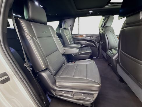 Used 2021 Cadillac Escalade Premium Luxury RWD image 32