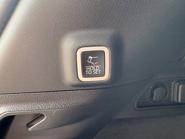 Used 2023 Jeep Grand Cherokee Summit AWD/4WD image 40
