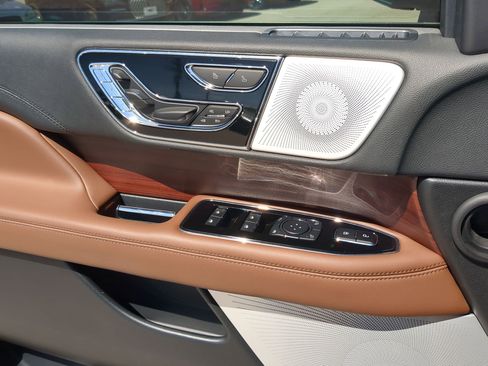 Used 2023 Lincoln Navigator L Reserve image 12