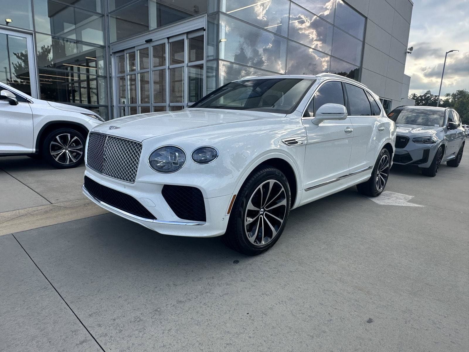 Used 2023 Bentley Bentayga AWD/4WD image 1