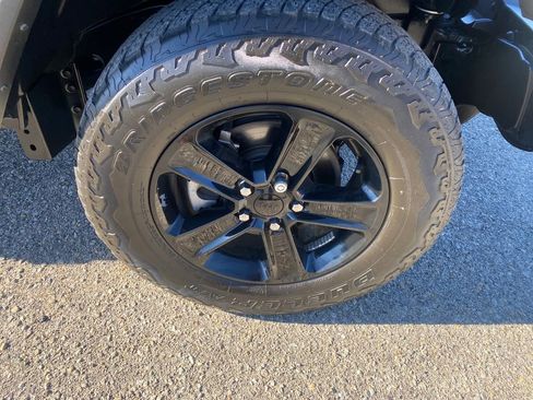 Used 2023 Jeep Wrangler Sahara image 33