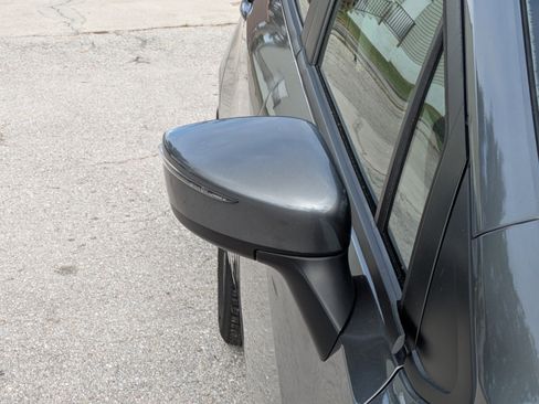 Used 2021 Nissan Versa SV image 11