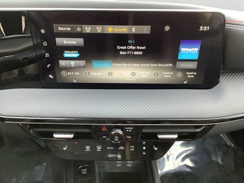 Used 2025 Nissan Kicks SR w/ SR Premium Package image 17