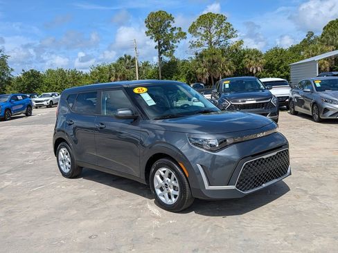 Certified 2025 Kia Soul LX FWD image 2
