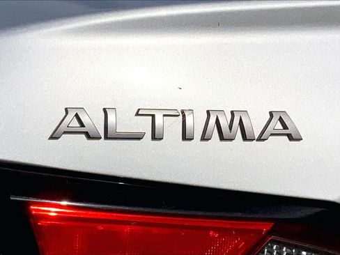 Used 2024 Nissan Altima 2.5 SV image 32