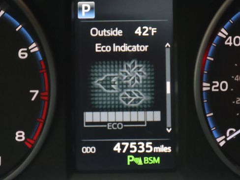 Used 2017 Toyota RAV4 XLE image 19