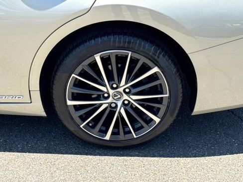 Used 2022 Lexus ES 300h w/ Premium Package FWD image 14