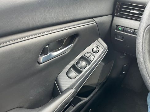 Used 2025 Nissan Sentra SV image 18