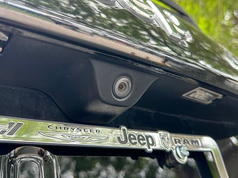 Used 2019 Jeep Grand Cherokee Laredo w/ Laredo X Package RWD image 34