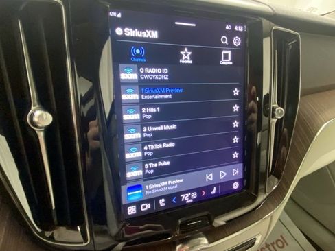 Used 2022 Volvo XC60 B5 Momentum w/ Climate Package image 20