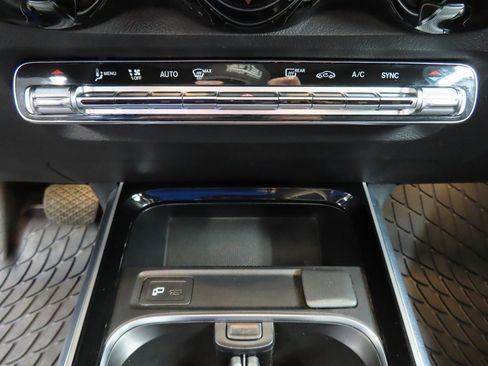 Used 2022 Mercedes-Benz GLB 250 4MATIC image 48