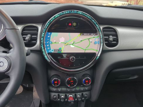 Used 2024 MINI Cooper 2-Door Hardtop image 27